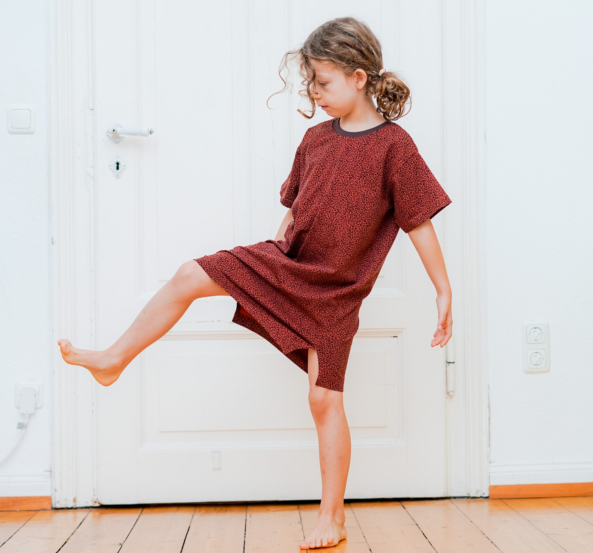 sewing pattern t shirt dress Relaxed T-shirt dress Free sewing pattern download PDF #UP1025 Unfettered Patterns