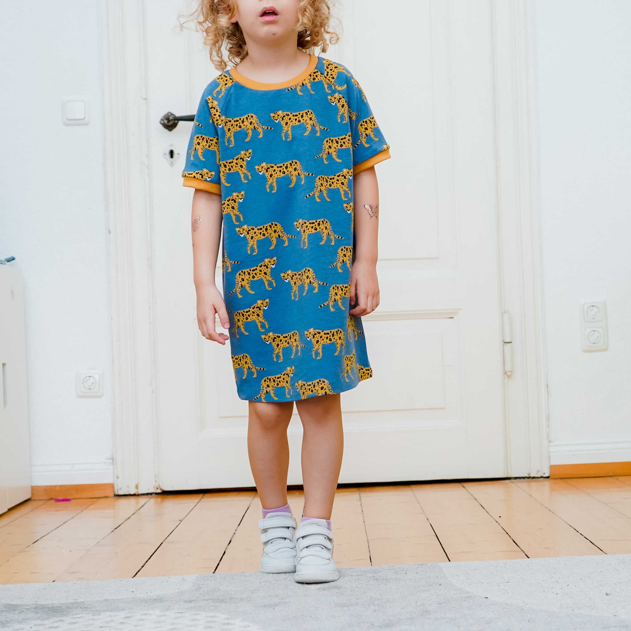 sweatshirt shirt dress Hoodie Dress sewing pattern for children sweatshirt raglan dress, easy tutorial for beginners – Vagabond Stitch